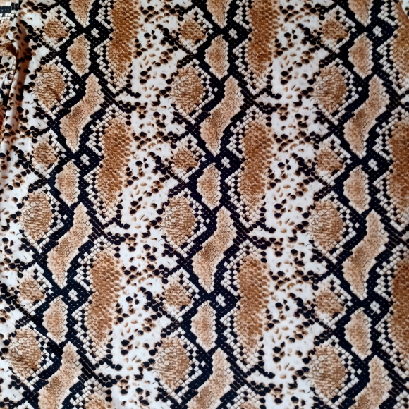 SNAKE Print Short Sleeve Top by Allegra K Women's Small - Picture 2 of 8